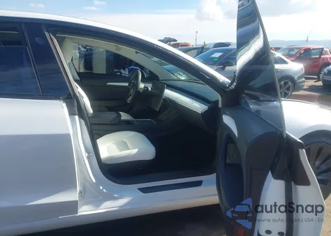 2022 Tesla Model 3 Performance Dual Motor All-Wheel Drive z USA, uszkodzony, nr VIN 5YJ3E1EC6NF357490